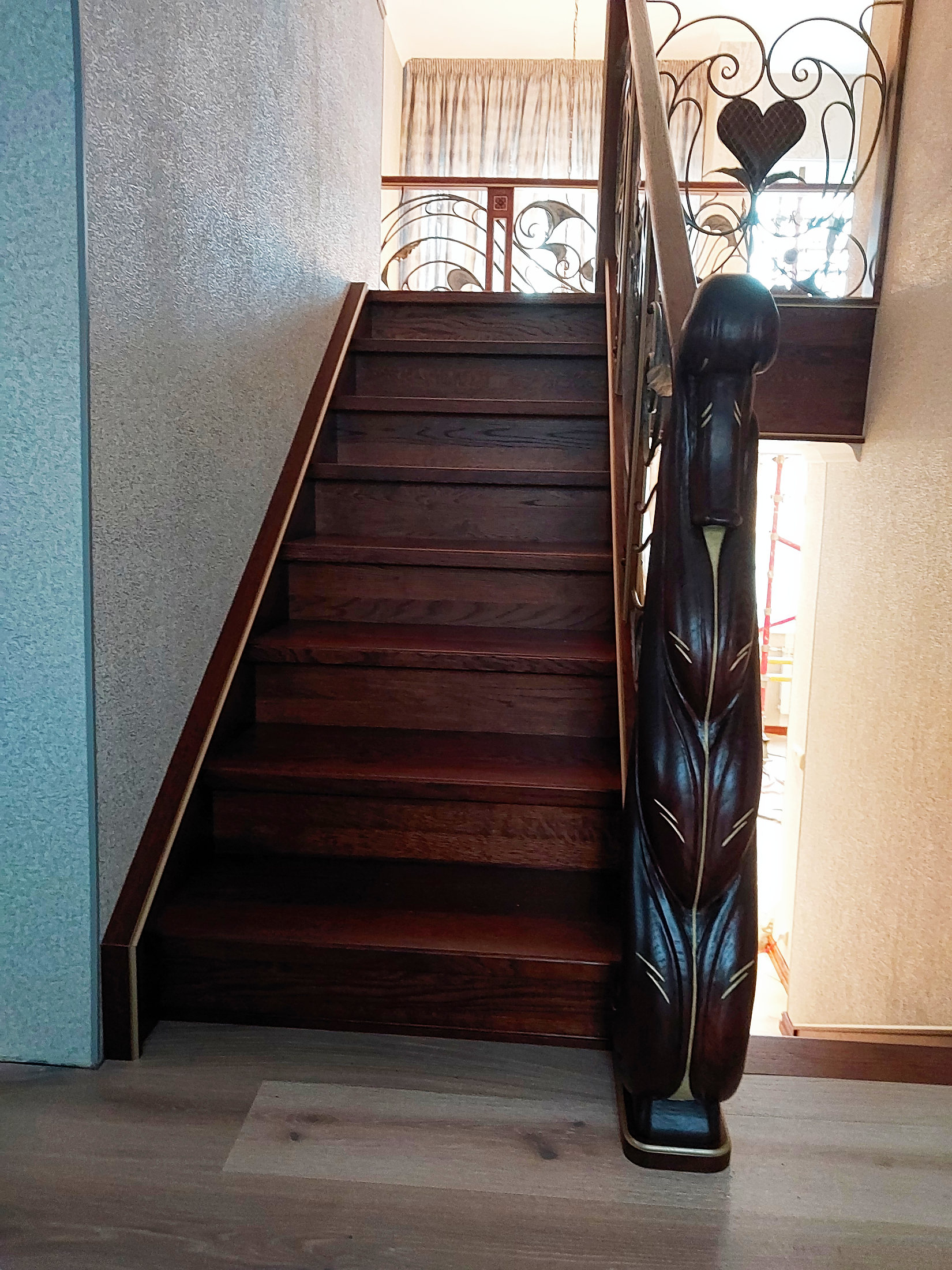 Tammest trepp koos lõigetega