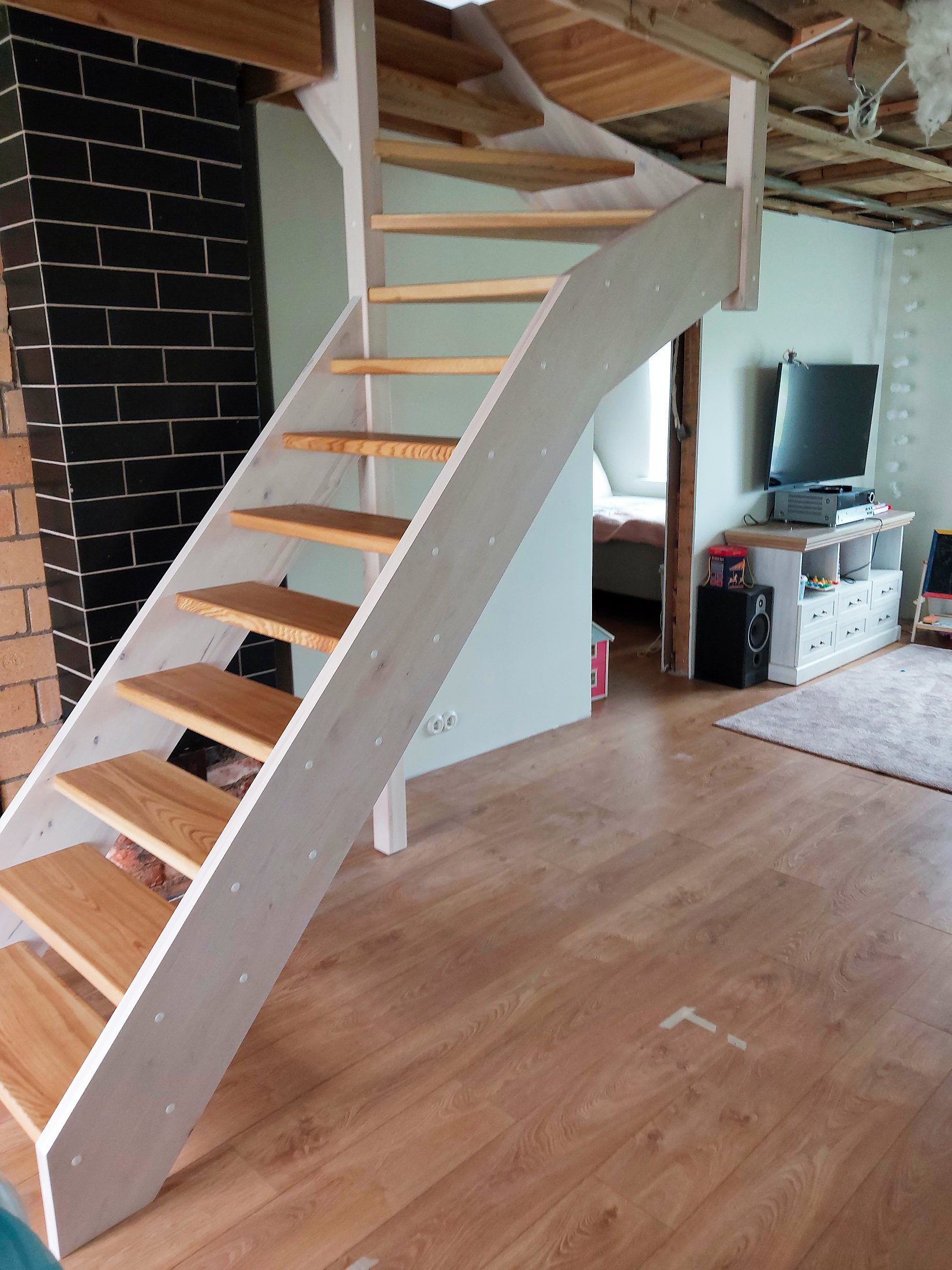 Õhku riputatud trepp