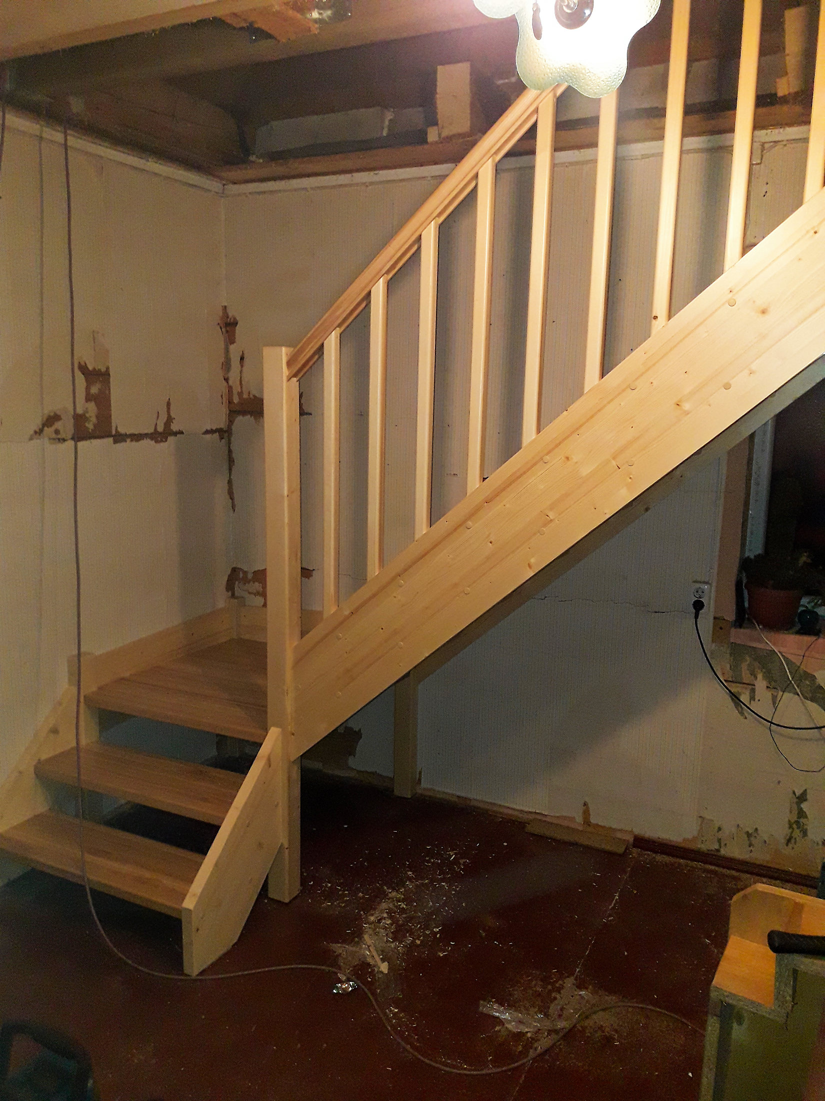 Lihtne trepp vahemademega