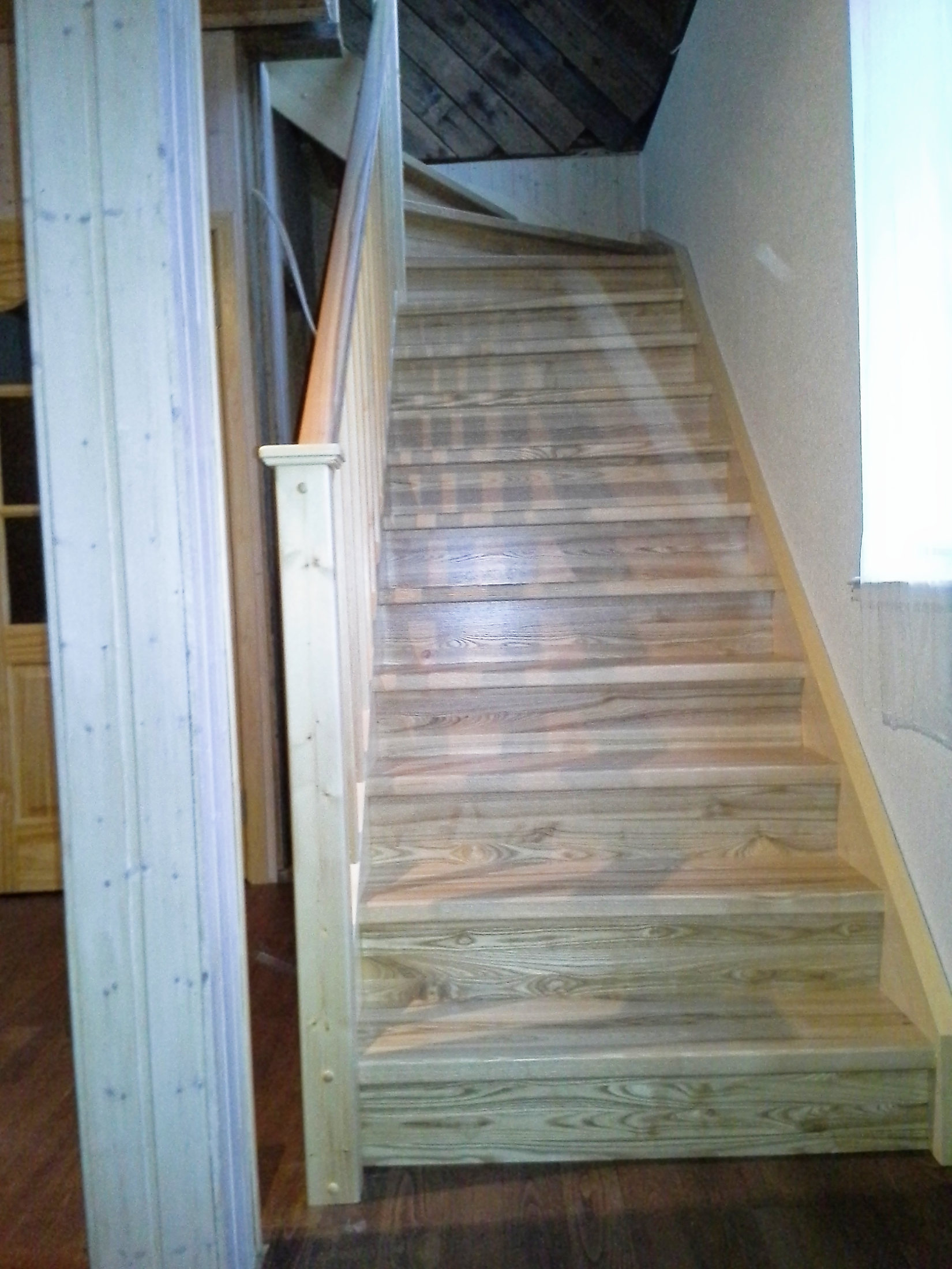 Kinnine trepp ülemise pöördega