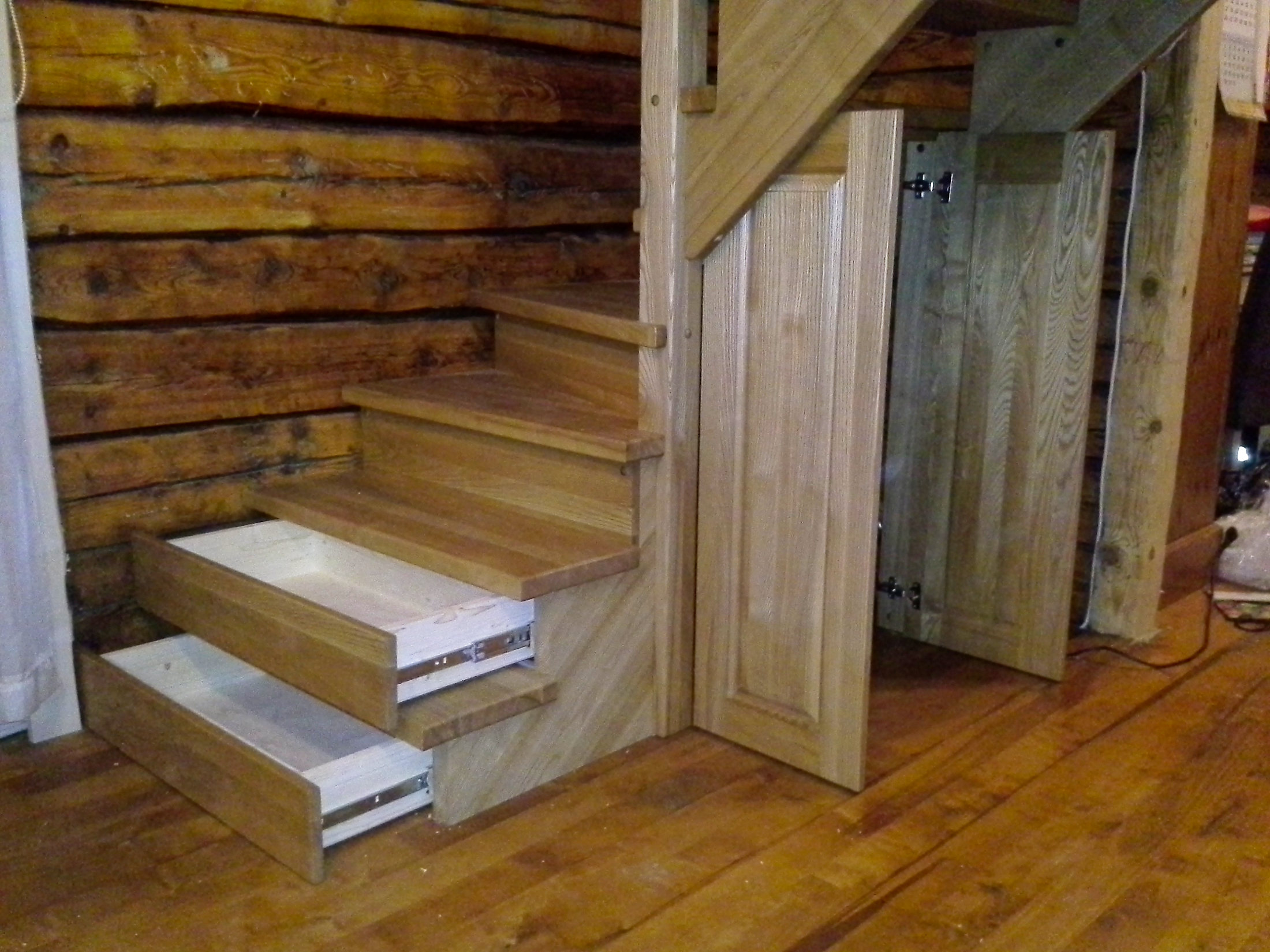 Trepp koos panipaikadega