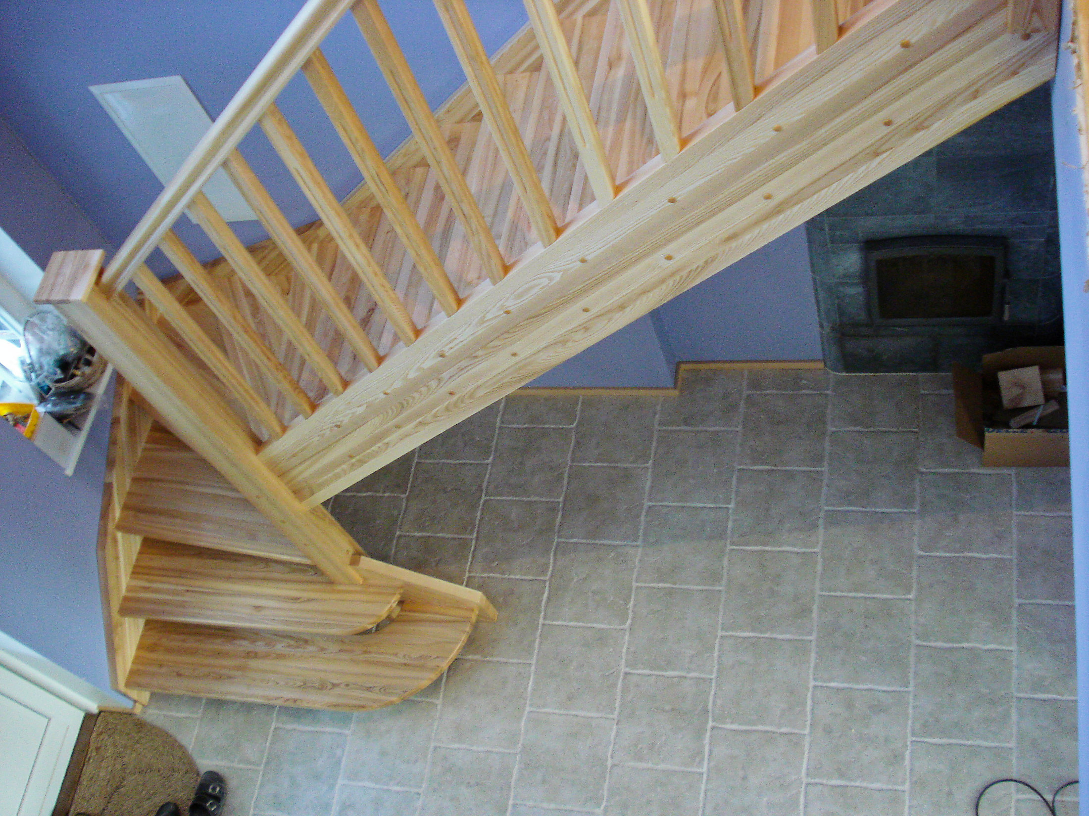 Trepp pikemate esiastmetega